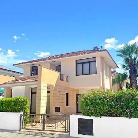 Villa Alba With Beach Access Larnaca Eksteriør billede