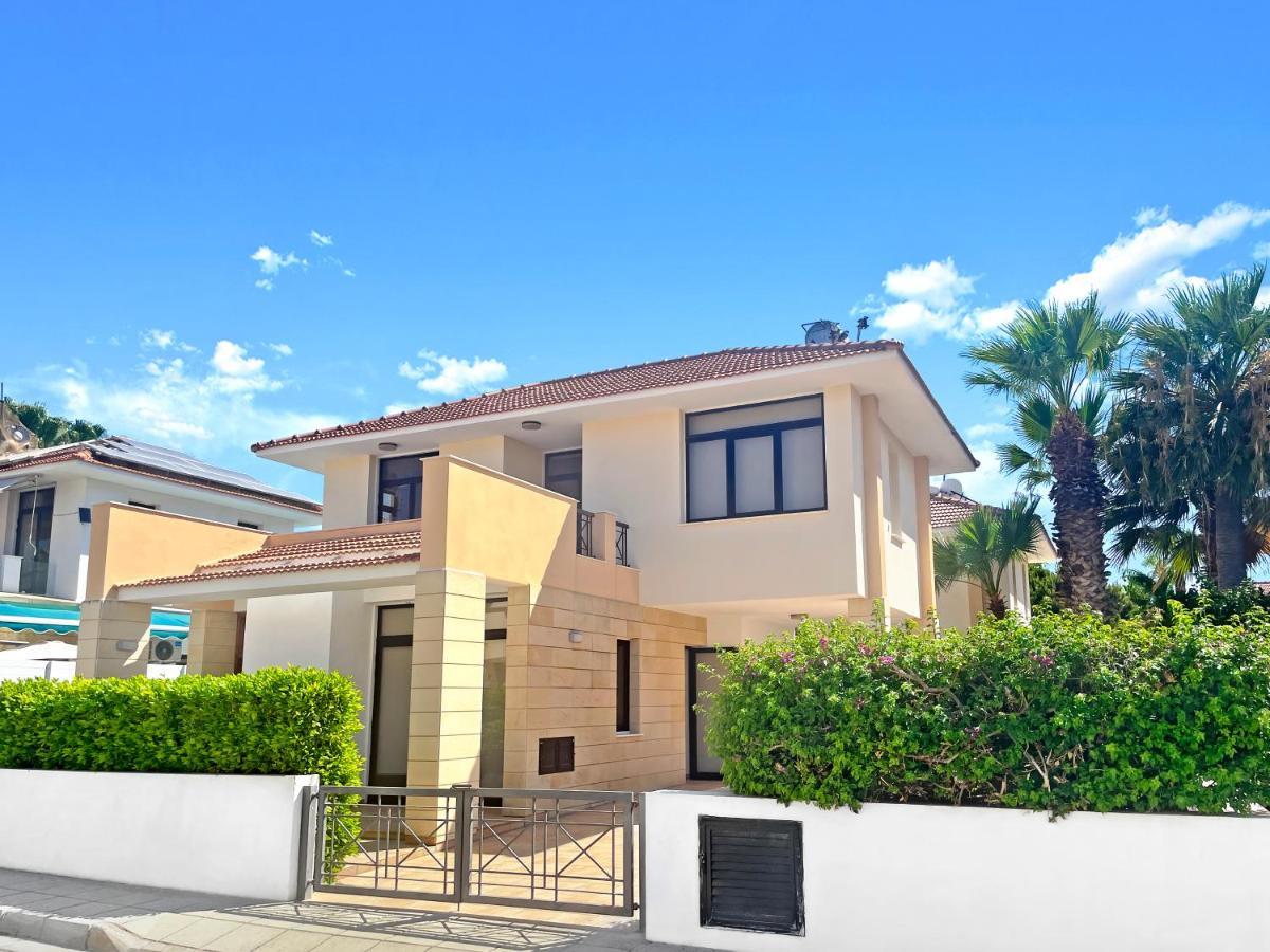 Villa Alba With Beach Access Larnaca Eksteriør billede