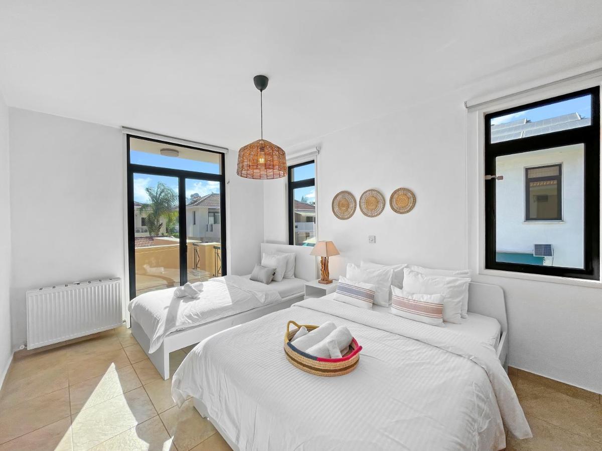 Villa Alba With Beach Access Larnaca Eksteriør billede